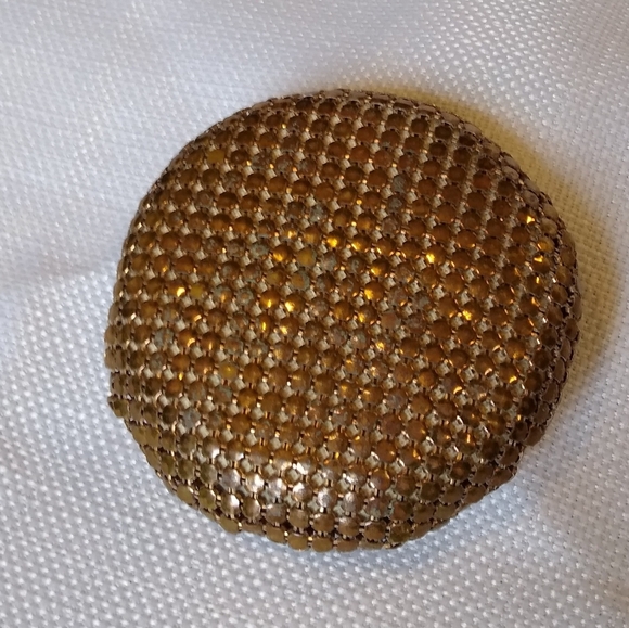 Art Nouveau Design Mesh Powder Compact - Picture 5 of 5